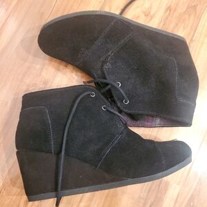 Bob's black wedge booties